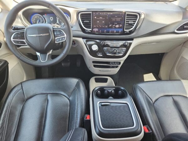 2022 Chrysler Pacifica - Image 18