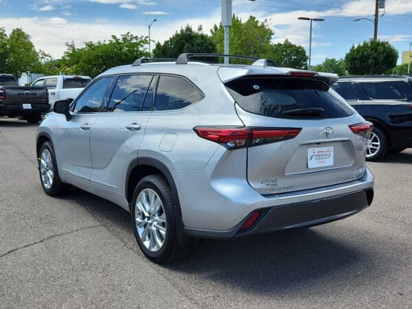 2022 Toyota Highlander - Image 3