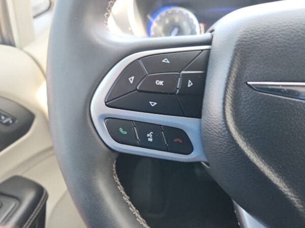 2022 Chrysler Pacifica - Image 6