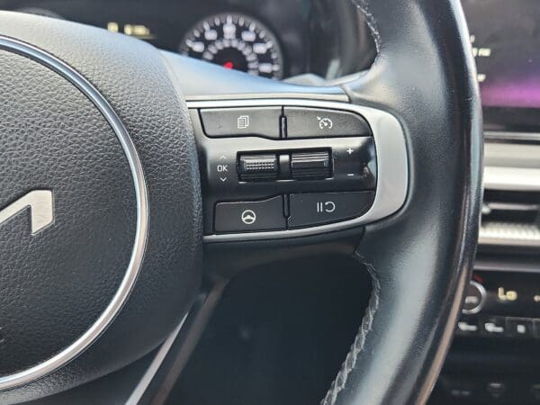 2022 Kia K5 - Image 7
