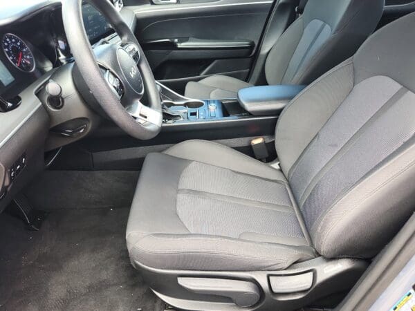 2022 Kia K5 - Image 15