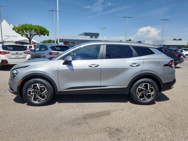 2023 Kia Sportage - Image 2