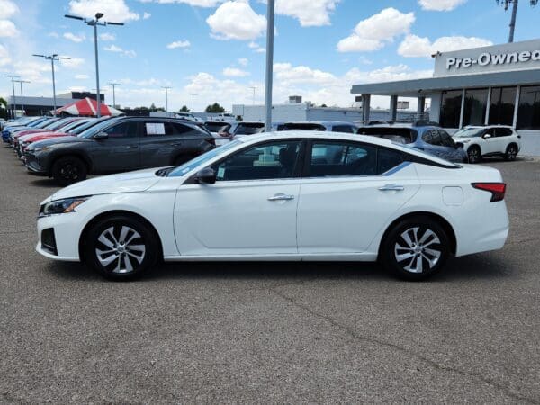 2024 Nissan Altima - Image 2