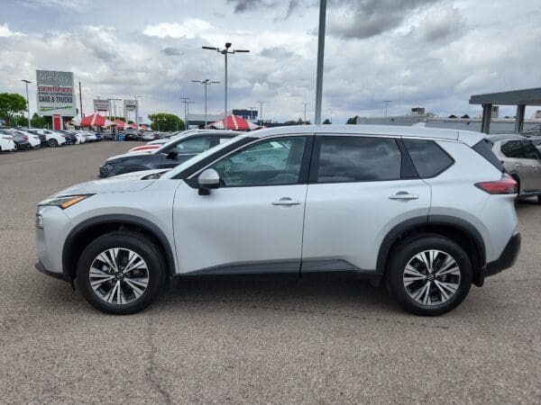 2023 Nissan Rogue - Image 2