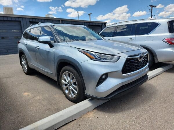 2022 Toyota Highlander - Image 3
