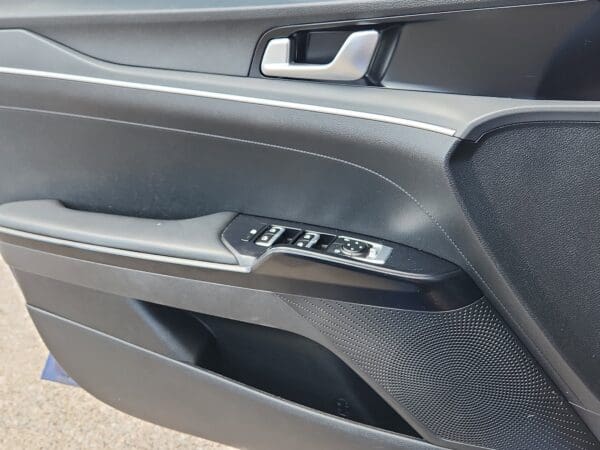 2022 Kia K5 - Image 14