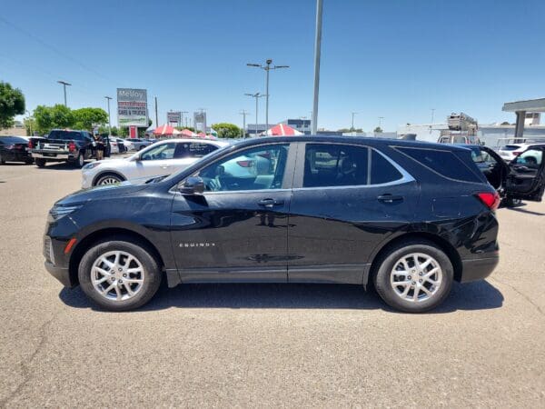 2023 Chevrolet Equinox - Image 2