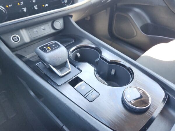 2023 Nissan Rogue - Image 10