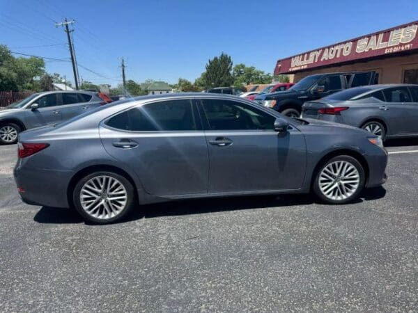 2013 Lexus ES - Image 2