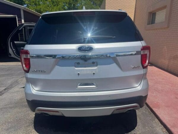 2016 Ford Explorer - Image 2