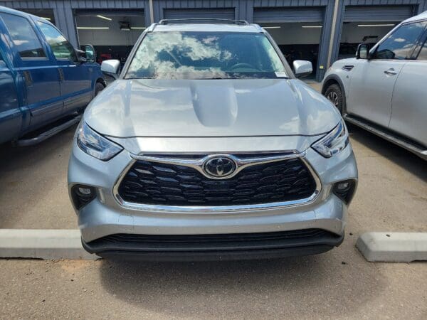 2022 Toyota Highlander - Image 2
