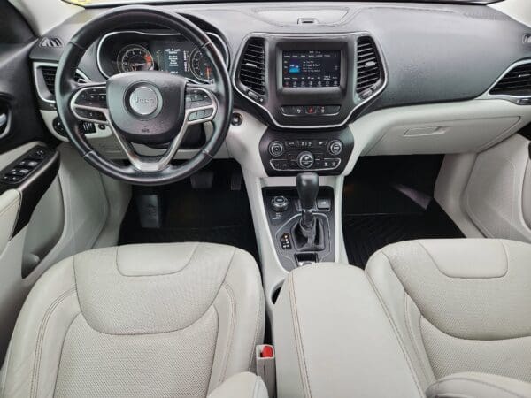 2020 Jeep Cherokee - Image 17