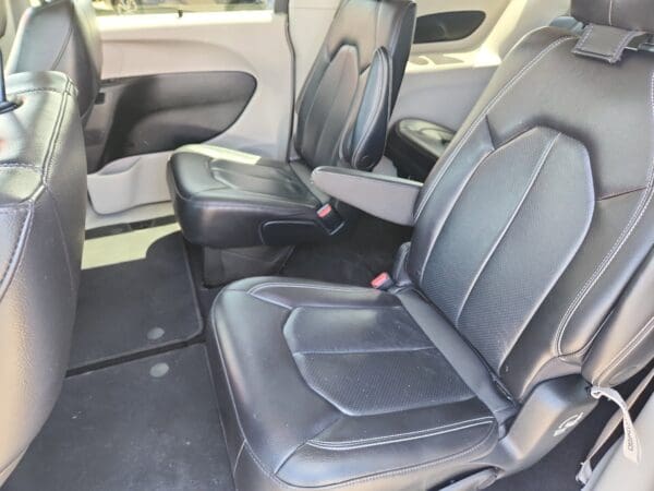 2022 Chrysler Pacifica - Image 16