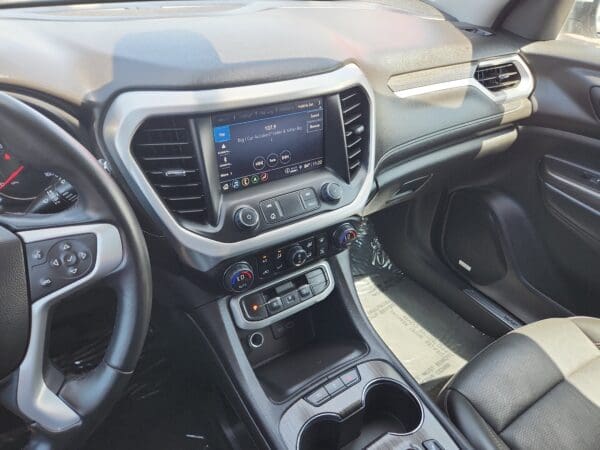 2023 GMC Acadia - Image 9