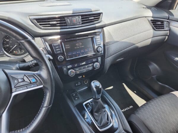2020 Nissan Rogue - Image 9