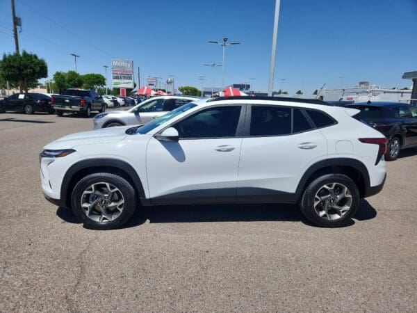 2025 Chevrolet Trax - Image 2
