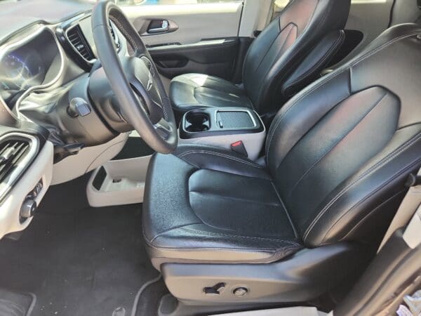 2022 Chrysler Pacifica - Image 15