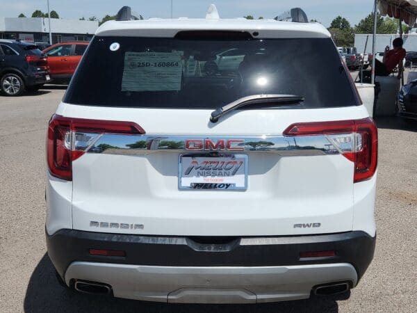 2023 GMC Acadia - Image 19