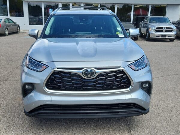 2022 Toyota Highlander - Image 5