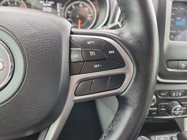 2020 Jeep Cherokee - Image 7