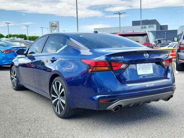 2021 Nissan Altima - Image 2