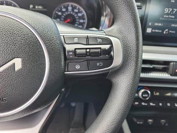 2022 Kia K5 - Image 7