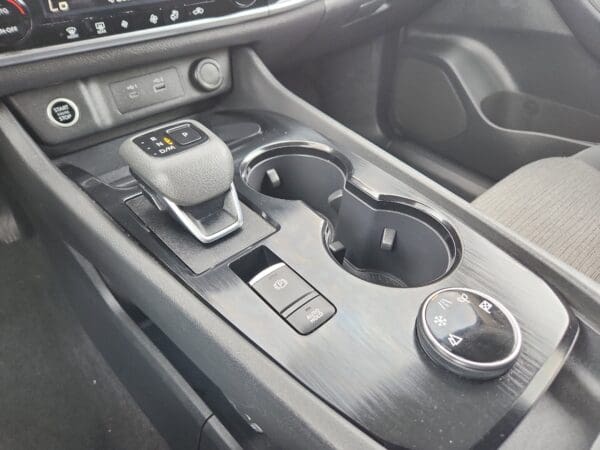 2023 Nissan Rogue - Image 10