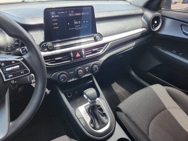 2022 Kia Forte - Image 9
