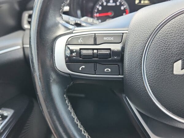 2022 Kia K5 - Image 6