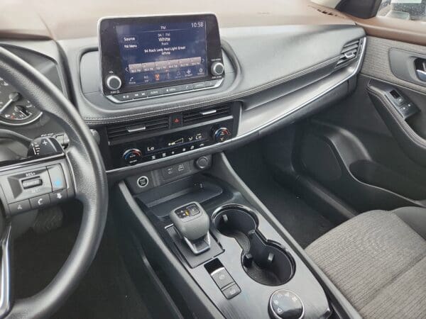 2023 Nissan Rogue - Image 9