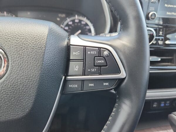 2022 Toyota Highlander - Image 7
