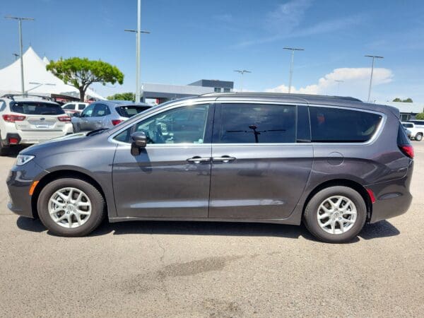 2022 Chrysler Pacifica - Image 2