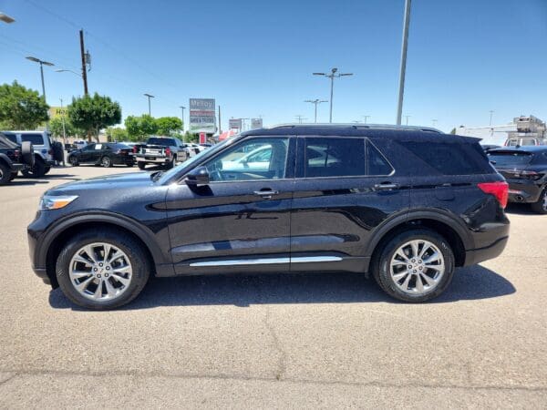 2023 Ford Explorer - Image 2