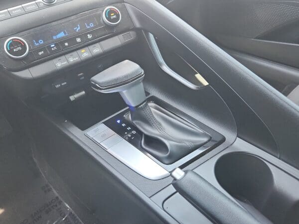 2024 Hyundai Elantra - Image 10