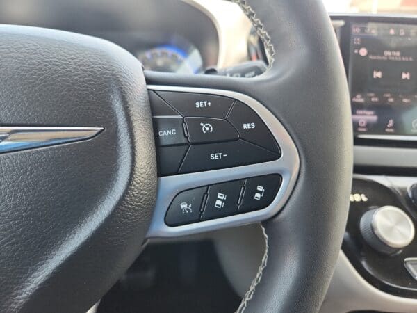 2022 Chrysler Pacifica - Image 7