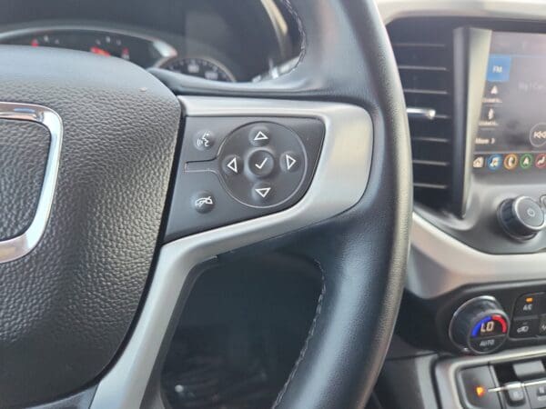 2023 GMC Acadia - Image 7