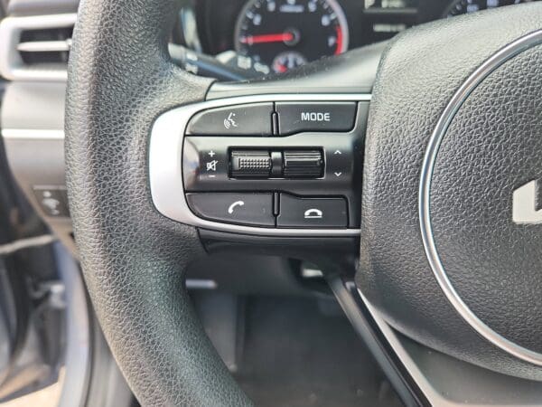 2022 Kia K5 - Image 6