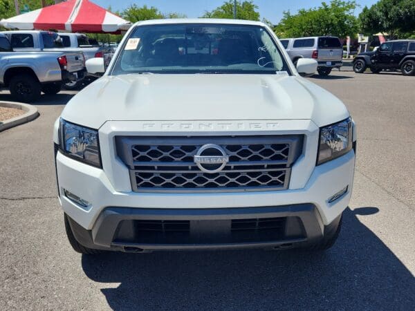 2024 Nissan Frontier - Image 2
