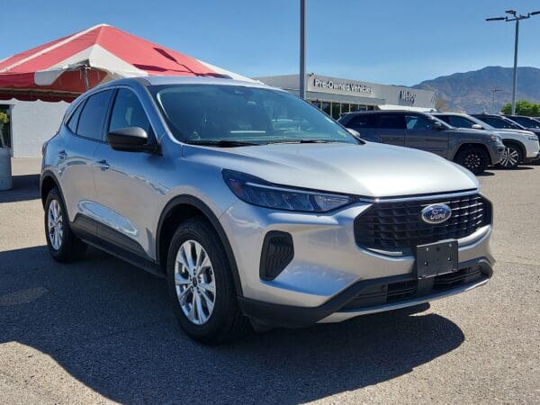 2023 Ford Escape - Image 4