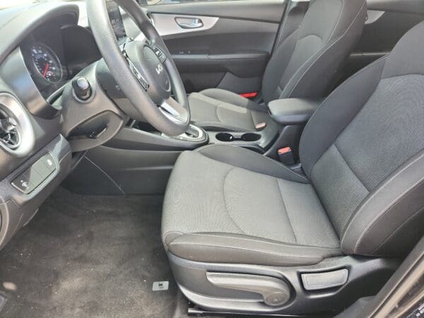 2022 Kia Forte - Image 15