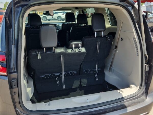 2022 Chrysler Pacifica - Image 21