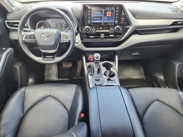 2022 Toyota Highlander - Image 18