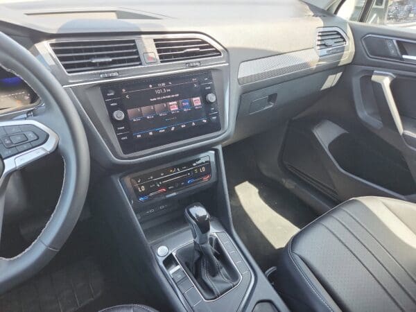 2024 Volkswagen Tiguan - Image 9