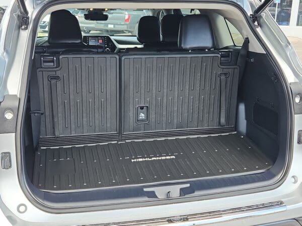 2022 Toyota Highlander - Image 21