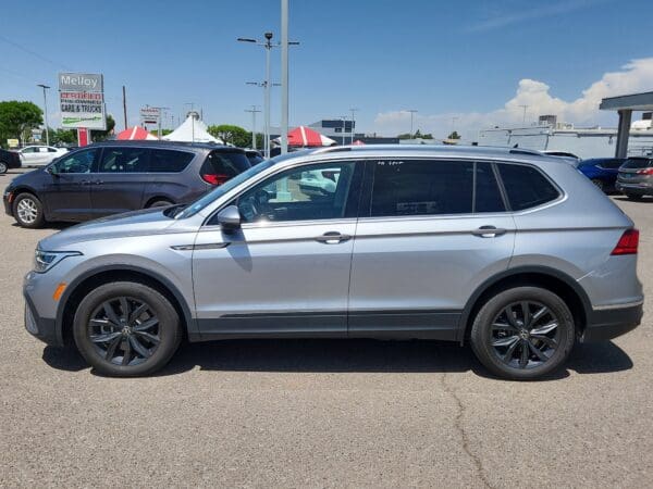 2024 Volkswagen Tiguan - Image 2