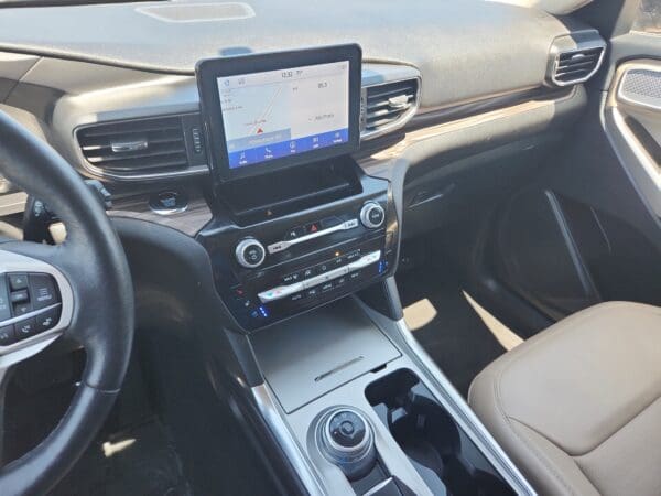 2023 Ford Explorer - Image 9