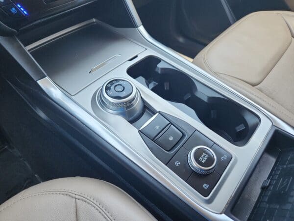 2023 Ford Explorer - Image 10