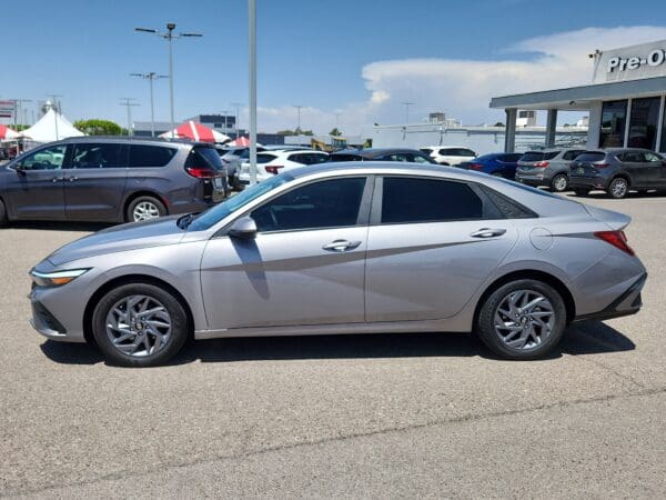 2024 Hyundai Elantra - Image 2