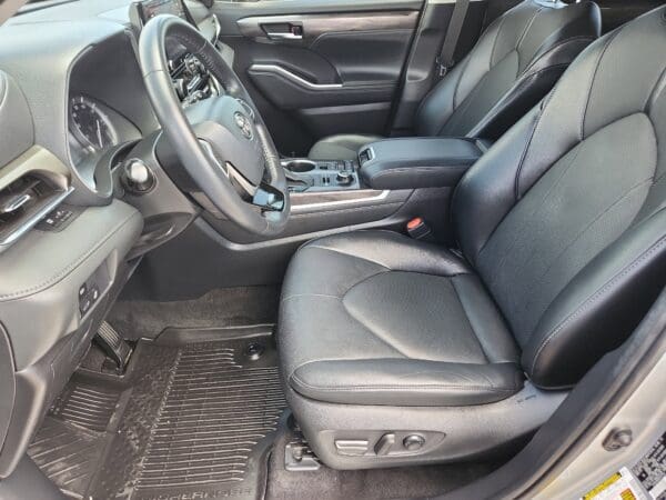 2022 Toyota Highlander - Image 14