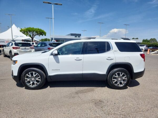 2023 GMC Acadia - Image 2